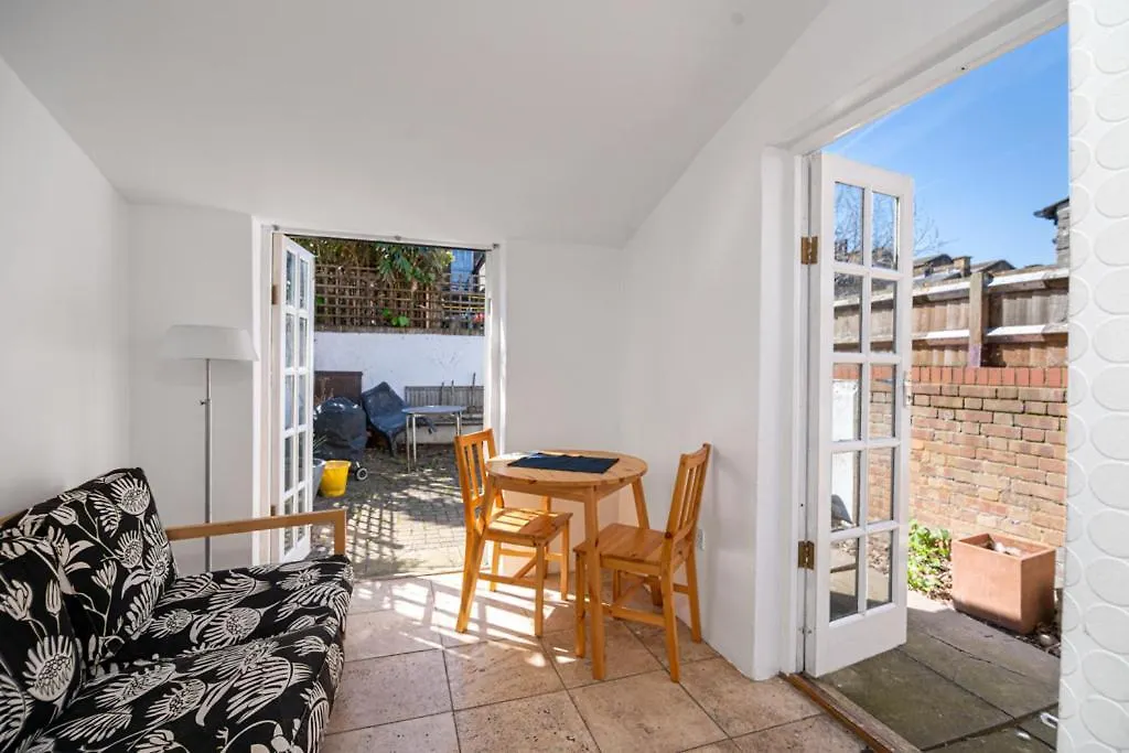 Cozy House With Character & Garden. Hotel London United Kingdom